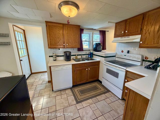 215 N Cottage Street, Potterville, MI 48876