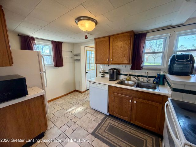 215 N Cottage Street, Potterville, MI 48876