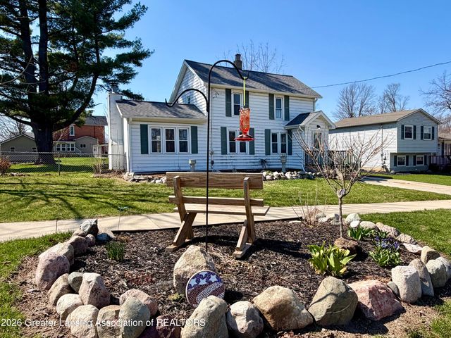 215 N Cottage Street, Potterville, MI 48876