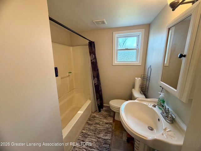 215 N Cottage Street, Potterville, MI 48876