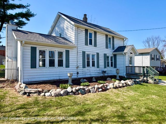 215 N Cottage Street, Potterville, MI 48876