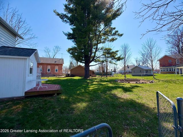 215 N Cottage Street, Potterville, MI 48876