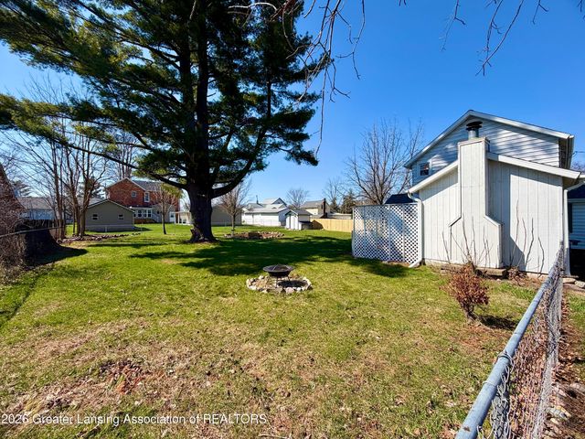 215 N Cottage Street, Potterville, MI 48876