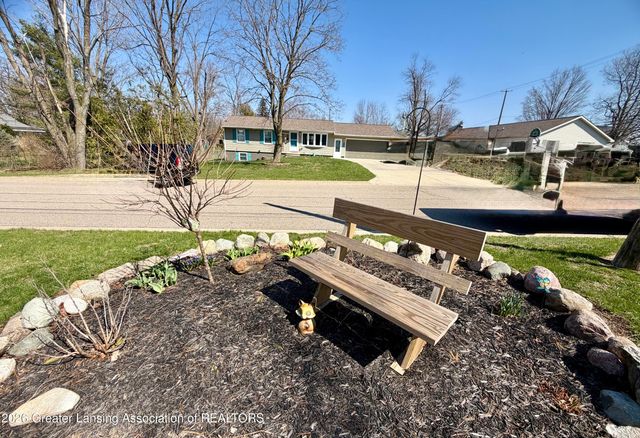 215 N Cottage Street, Potterville, MI 48876