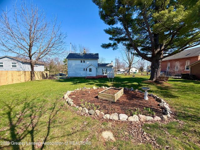 215 N Cottage Street, Potterville, MI 48876
