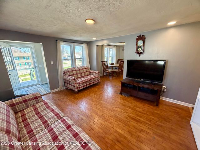215 N Cottage Street, Potterville, MI 48876