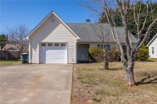 2035 Ardmore Village Lane, Winston-salem, NC 27127