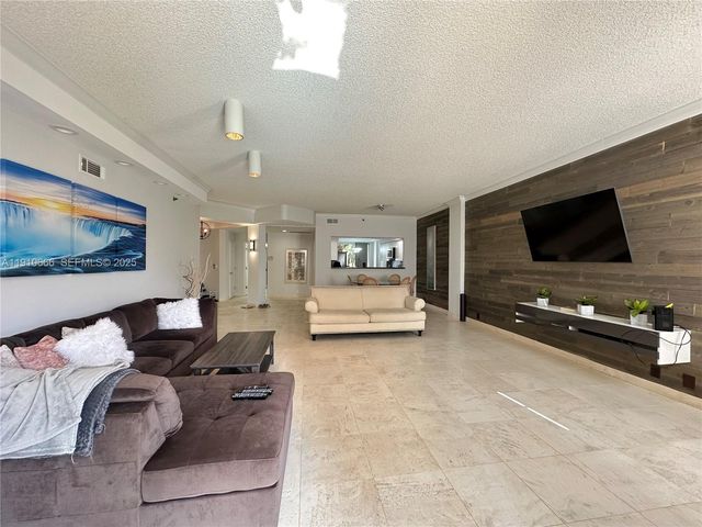 3900 Island Boulevard B-303, Aventura, FL 33160
