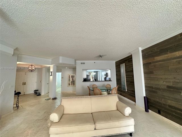 3900 Island Boulevard B-303, Aventura, FL 33160