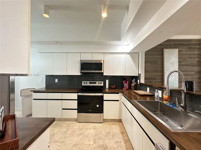 3900 Island Boulevard B-303, Aventura, FL 33160
