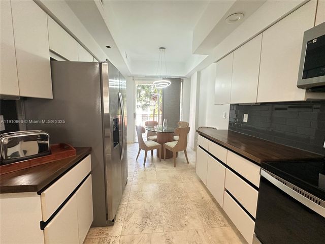3900 Island Boulevard B-303, Aventura, FL 33160