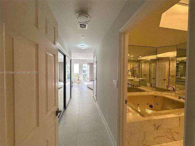 3900 Island Boulevard B-303, Aventura, FL 33160
