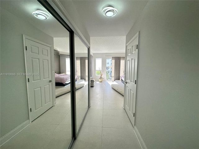 3900 Island Boulevard B-303, Aventura, FL 33160