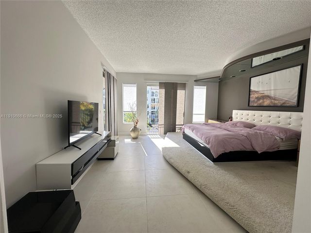 3900 Island Boulevard B-303, Aventura, FL 33160