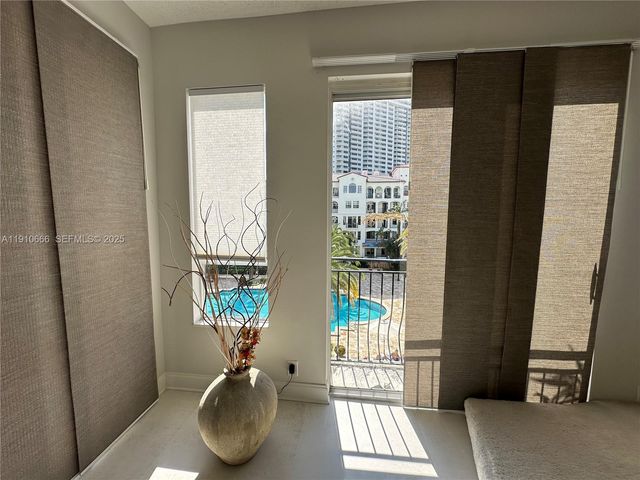 3900 Island Boulevard B-303, Aventura, FL 33160