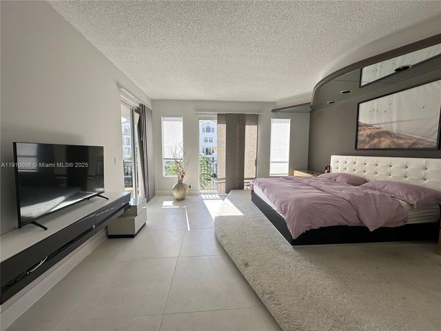 3900 Island Boulevard B-303, Aventura, FL 33160