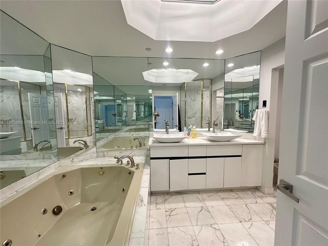 3900 Island Boulevard B-303, Aventura, FL 33160