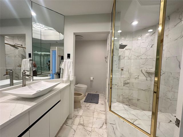 3900 Island Boulevard B-303, Aventura, FL 33160