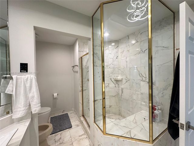 3900 Island Boulevard B-303, Aventura, FL 33160