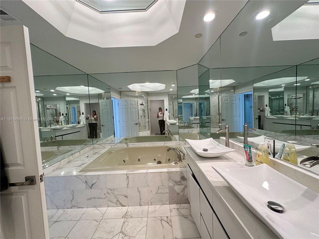 3900 Island Boulevard B-303, Aventura, FL 33160