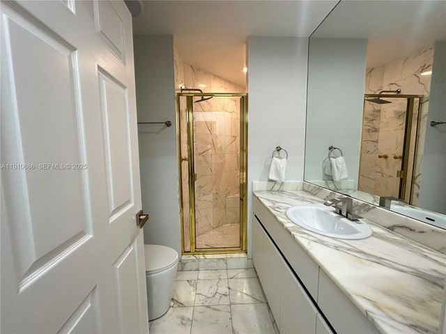 3900 Island Boulevard B-303, Aventura, FL 33160