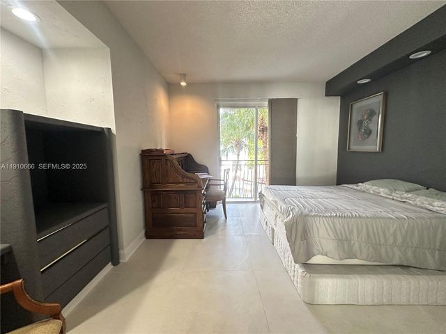 3900 Island Boulevard B-303, Aventura, FL 33160