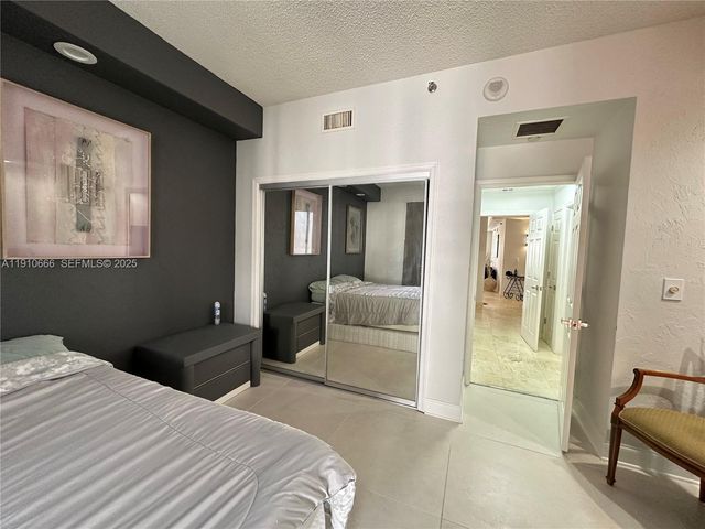 3900 Island Boulevard B-303, Aventura, FL 33160