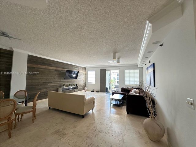 3900 Island Boulevard B-303, Aventura, FL 33160