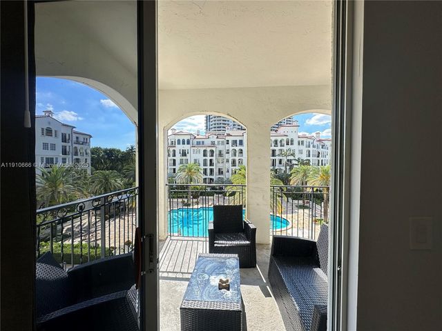 3900 Island Boulevard B-303, Aventura, FL 33160
