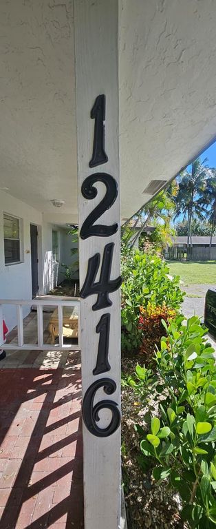 12416 Peconic Court, Wellington, FL 33414