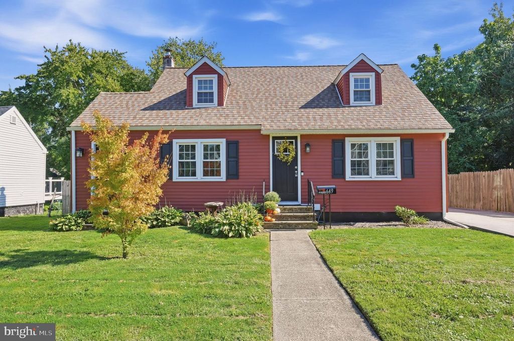649 HILLCREST, MORRISVILLE, PA 19067 — photo 2