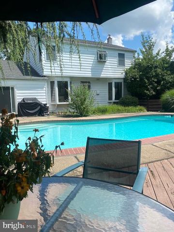 2908 VILLAGE GREEN LN, Norristown, PA 19403