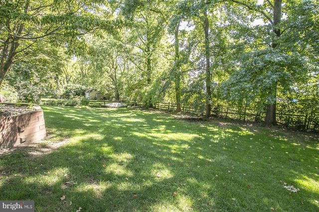 2908 VILLAGE GREEN LN, Norristown, PA 19403