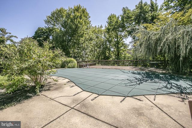 2908 VILLAGE GREEN LN, Norristown, PA 19403