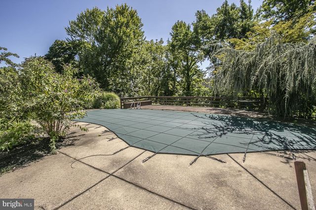 2908 VILLAGE GREEN LN, Norristown, PA 19403