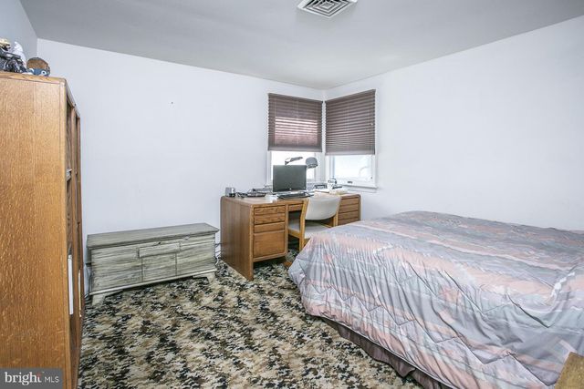 2908 VILLAGE GREEN LN, Norristown, PA 19403