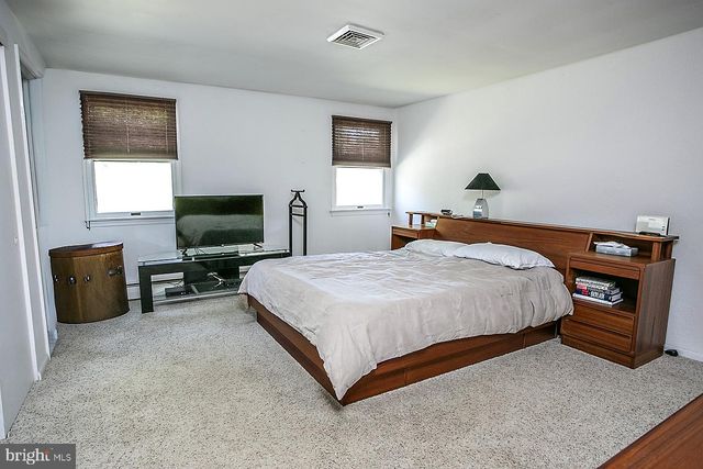2908 VILLAGE GREEN LN, Norristown, PA 19403