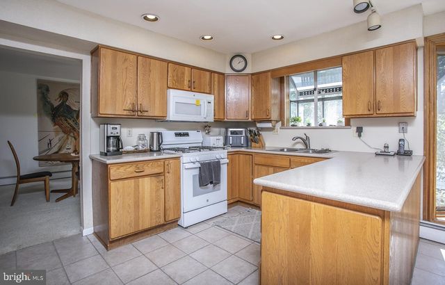 2908 VILLAGE GREEN LN, Norristown, PA 19403