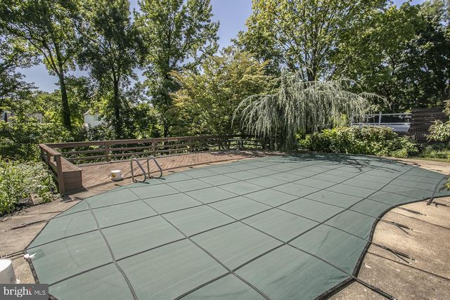 2908 VILLAGE GREEN LN, Norristown, PA 19403