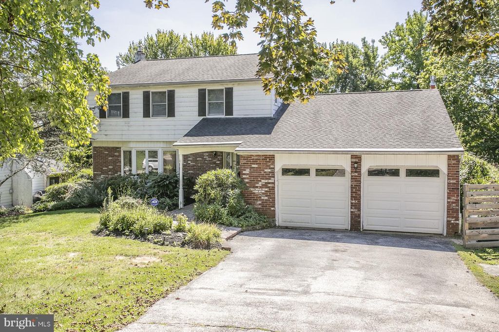 2908 VILLAGE GREEN LN, NORRISTOWN, PA 19403 — exterior