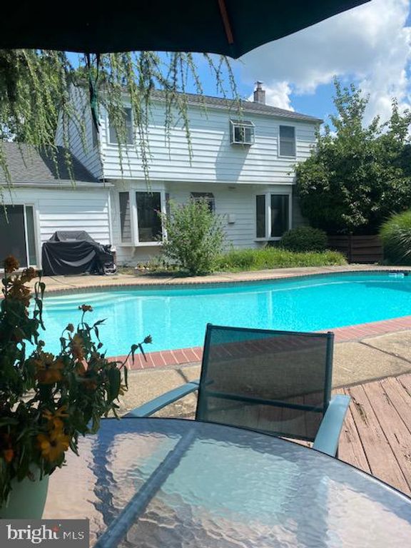 2908 VILLAGE GREEN LN, NORRISTOWN, PA 19403 — photo 2