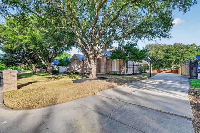 709 Coal Creek Drive, Mansfield, TX 76063