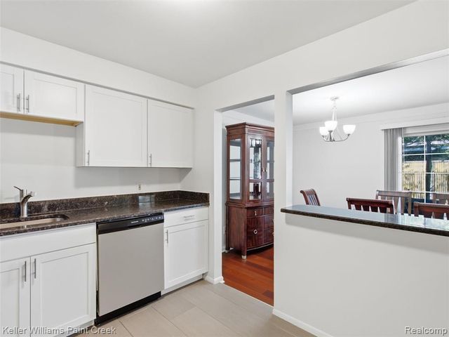 408 Fox Hills Drive 2, Bloomfield Hills, MI 48304