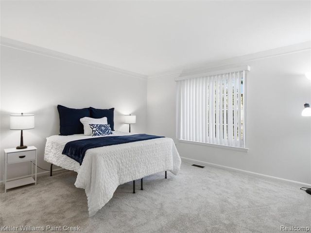408 Fox Hills Drive 2, Bloomfield Hills, MI 48304