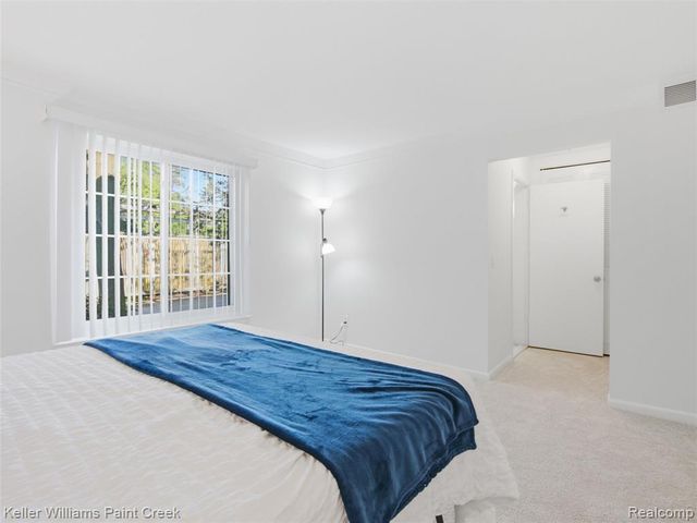 408 Fox Hills Drive 2, Bloomfield Hills, MI 48304