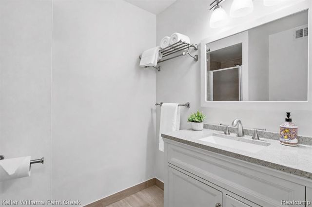 408 Fox Hills Drive 2, Bloomfield Hills, MI 48304