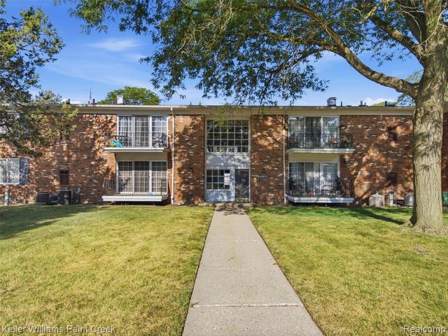 408 Fox Hills Drive 2, Bloomfield Hills, MI 48304