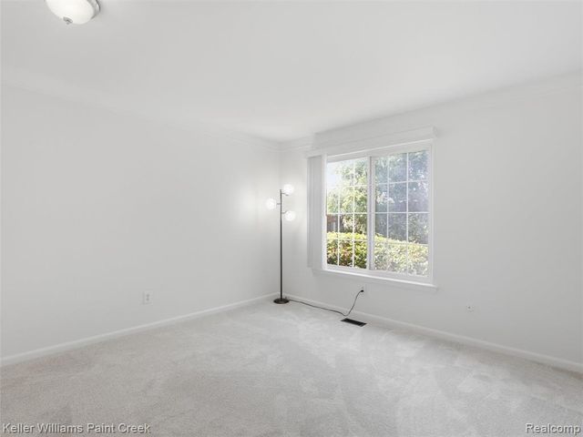 408 Fox Hills Drive 2, Bloomfield Hills, MI 48304