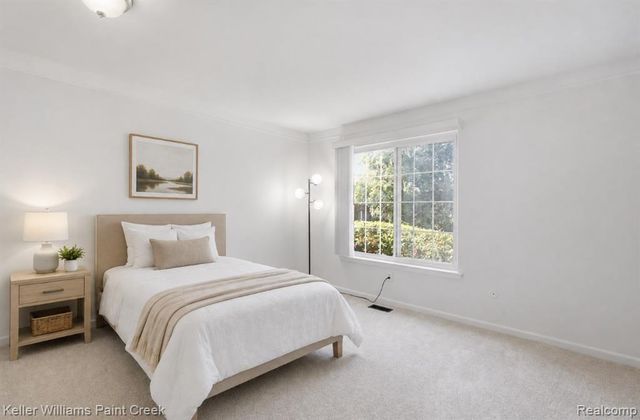 408 Fox Hills Drive 2, Bloomfield Hills, MI 48304
