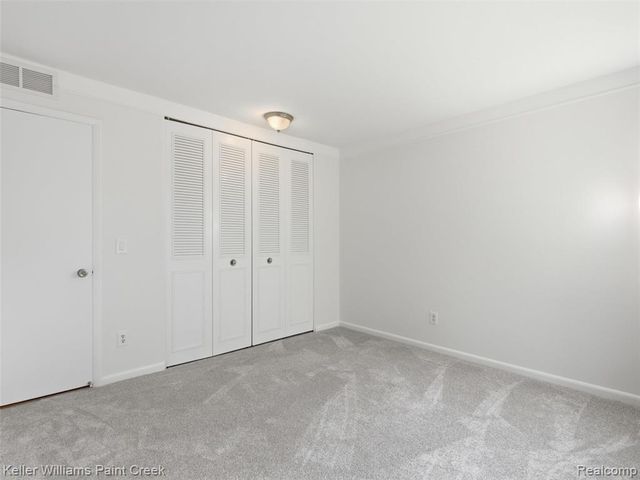 408 Fox Hills Drive 2, Bloomfield Hills, MI 48304
